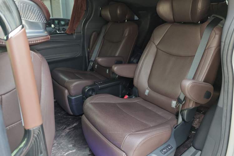 Used Toyota SIENNA 2021 2.5L Hybrid Platinum Edition Left Rear Seat