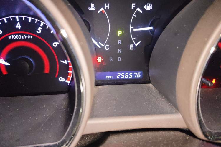 Used Toyota Highlander 2012 2.7L 2WD 5-Seater Elite Edition Odometer Close Up