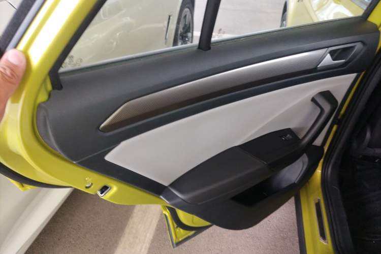 Used Volkswagen T-ROC 2023 300TSI DSG Two-Wheel Drive Starlight Edition