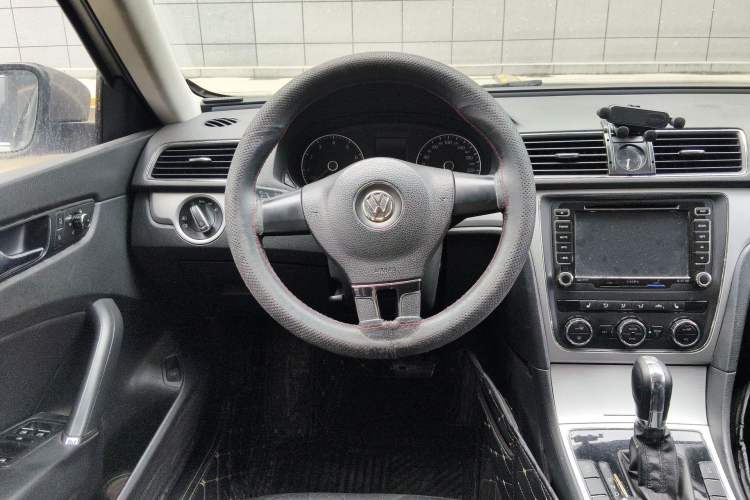 Used Volkswagen Passat 2013 1.8TSI DSG Prestige Edition Steering Wheel