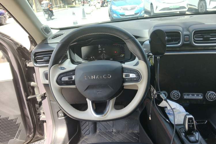 Used Lynk & Co 02 2022 1.5T DCT Shine Pro
