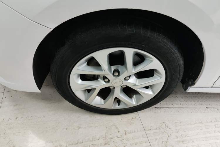 Used Chevrolet Cruze 2017 1.5L Hatchback Automatic Pioneer Sunroof Edition