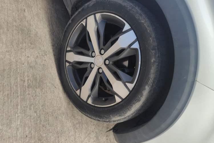 Used Peugeot 4008 2017 350THP Elite Edition Right Front Wheel Hub