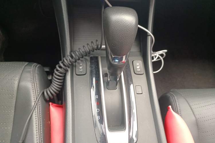 Used Honda Jade 2016 1.8L CVT Luxury Edition 5-seater Gear Lever