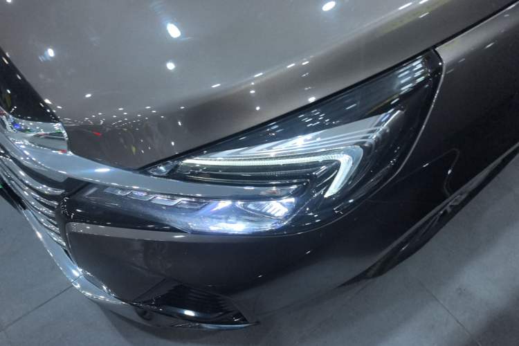 Used Buick GL8 2023 Facelifted Land Cruiser Executive Luxury Version
