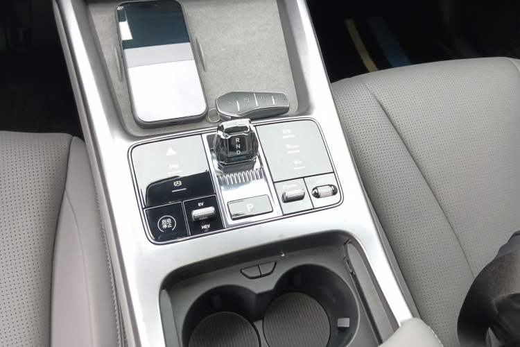 Used BYD Seal 07 DM-i 2025 Intelligent Driving Version DM-i 1.5L 125 km Prestige Edition Gear Lever