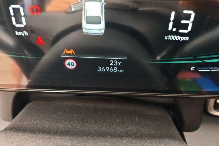 Used Hyundai Elantra 2023 1.5L CVT LUX Prestige Edition Odometer Close Up