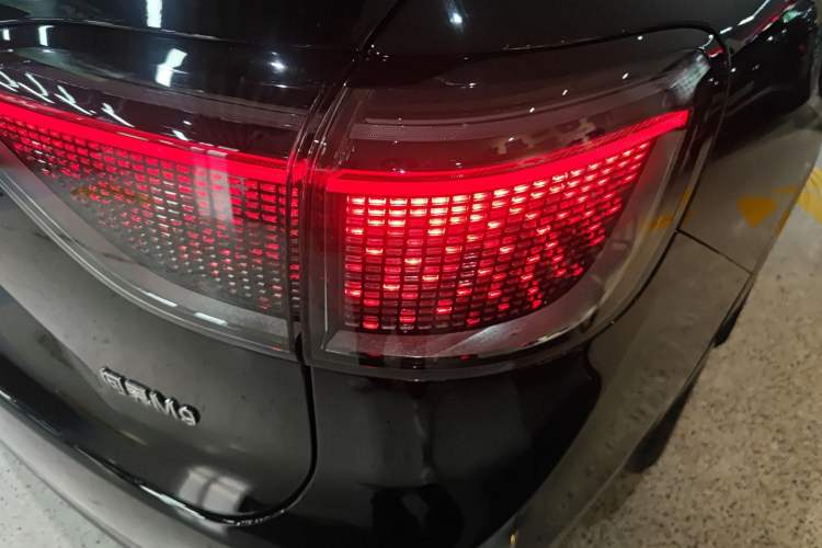 Used Hima AITO M9 2025 Extended-Range Ultra Version 52 kWh 6-Seater
