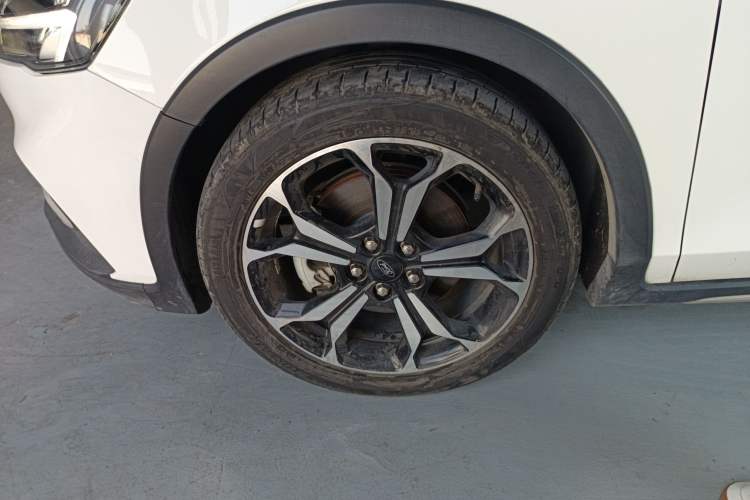 Used Ford Focus Active 2020 EcoBoost 180 Automatic Titanium Edition Left Front Wheel Hub