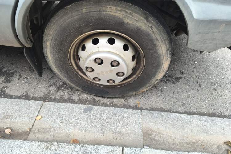 Used Iveco Power Daily 2017 2.5T Deluxe A37 High-Roof 6-7 Seater Bus 47Z5