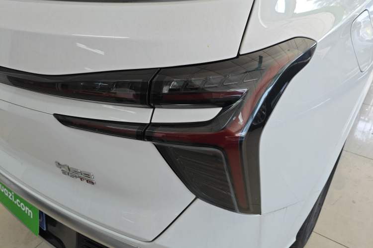 Used Hongqi HS3 2023 1.5T Two-Wheel Drive Shanwei Edition Right Rear Taillight