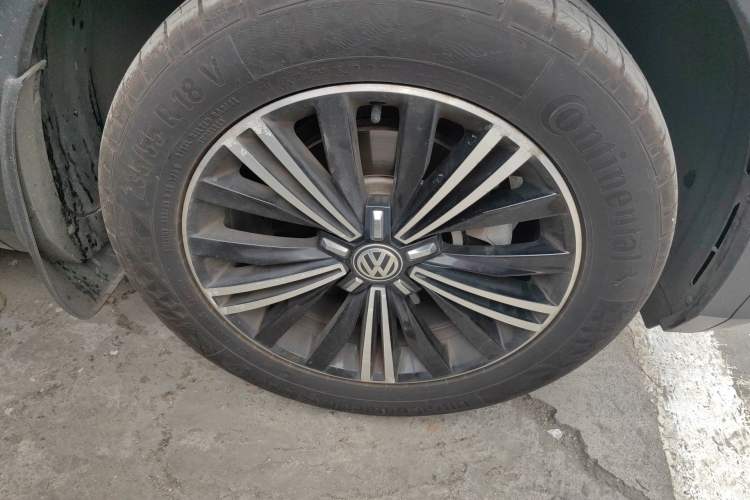 Used Volkswagen Tiguan L 2019 Revised Version 330TSI Automatic Two-Wheel Drive Panoramic Comfort Edition China V Standard Right Front Wheel Hub