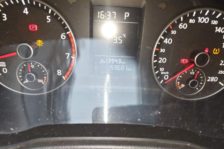 Used Volkswagen Passat 2011 1.8 TSI DSG Prestige Edition Odometer Close Up