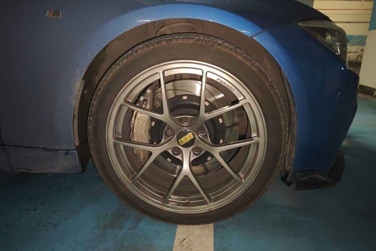 Used BMW 3 Series 2018 320Li Leading Model M Sport Package Right Front Wheel Hub