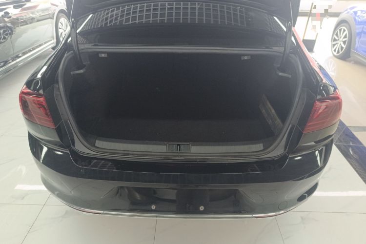 Used Volkswagen Magotan 2023 2 Million Units Limited Edition 330TSI DSG Leading Version Trunk