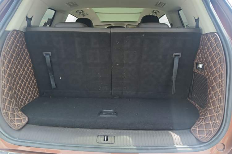 Used Roewe RX8 2018 30T Smart Connectivity All-Wheel Drive Supreme Edition