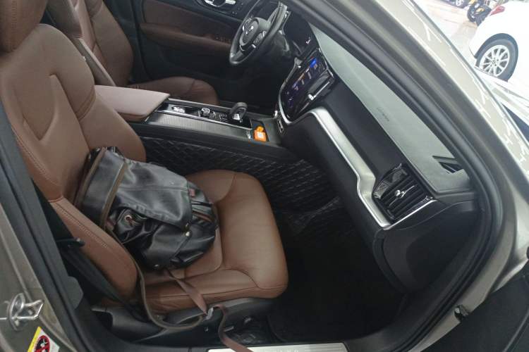 Used Volvo S60 2022 B4 Zhiyi Luxury Edition
