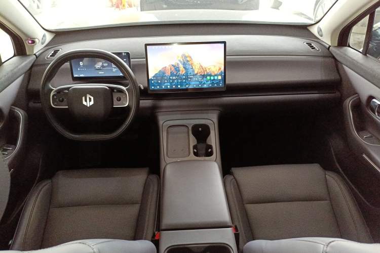 Used Leapmotor C16 2024 Pure Electric 520 Deluxe Edition Center Console