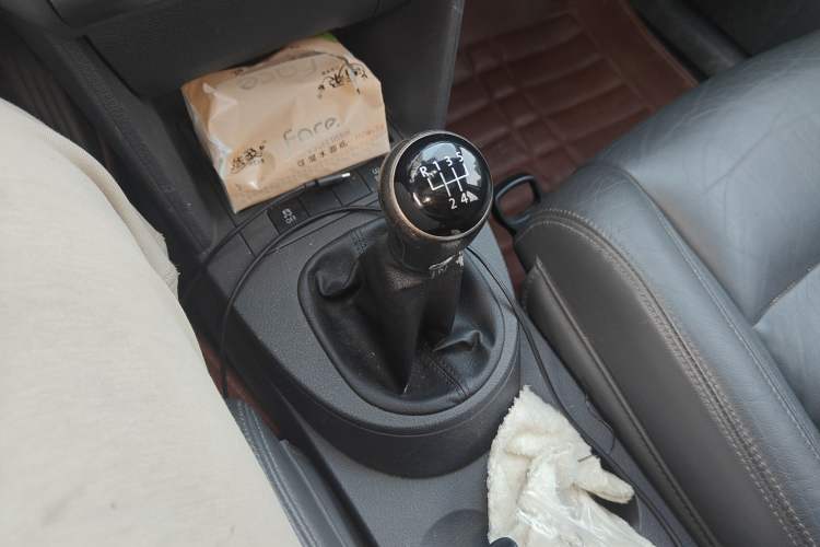 Used Volkswagen Touran 2013 1.4T Manual Comfort Edition 5-Seater Gear Lever