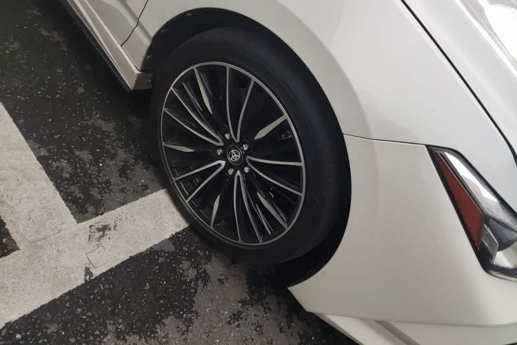 Used Toyota Avalon 2019 Dual-Engine 2.5L Luxury Edition China V Standard
