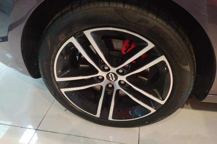 Used Hima AITO M5 2025 Extended-Range Ultra All-Wheel-Drive Version
