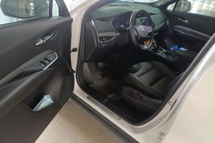 Used Cadillac XT4 2021 28T Two-Wheel Drive Leading Version
