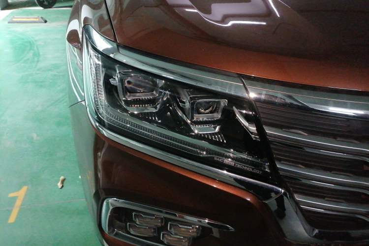 Used Roewe RX8 2018 30T Smart Connectivity Two-Wheel Drive Supreme Edition