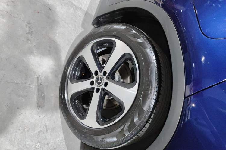 Used Mercedes-Benz GLC 2018 Facelift GLC 260 4MATIC Luxury Edition
