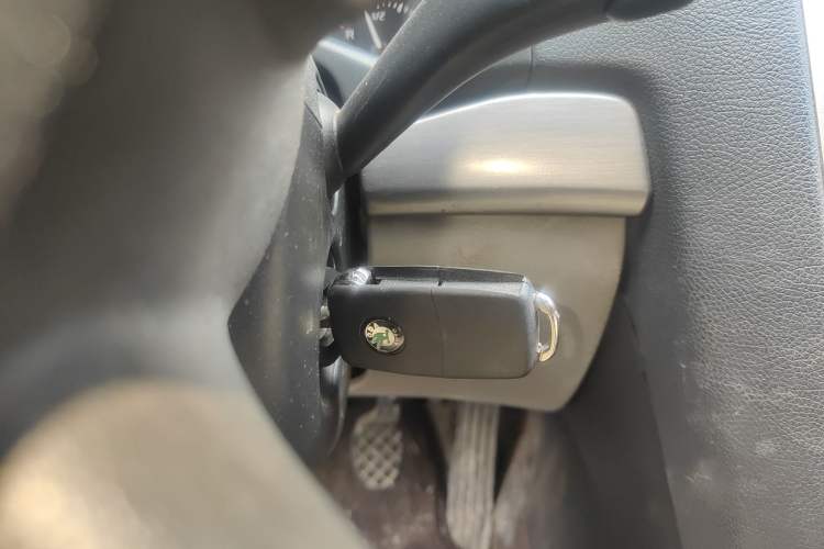 Used Skoda Octavia 2013 1.6L Manual Eado Edition
