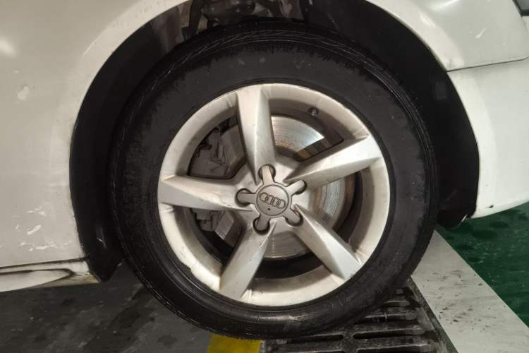 Used Audi A4L 2013 35 TFSI Automatic Standard Model Right Front Wheel Hub