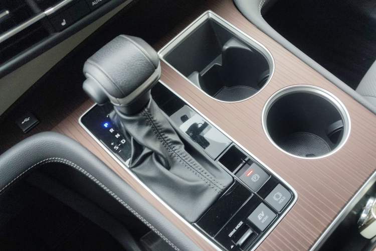 Used Toyota Granvia 2023 2.5L Hybrid Prestige PLUS Edition
