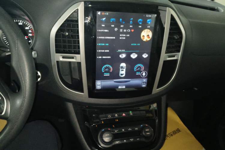 Used Mercedes-Benz Vito 2016 2.0T Elite Edition Audio And AC Panel