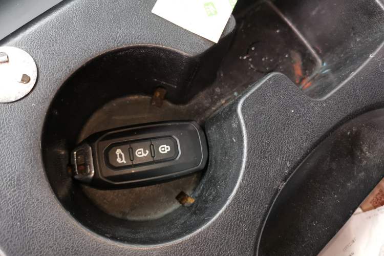 Used JMC Fushun 2023 2.0T Automatic Short-Wheelbase Low-Roof Commercial & Multi-Purpose Passenger Vehicle 6 Seats with Lift-Up Tailgate Vehicle Key