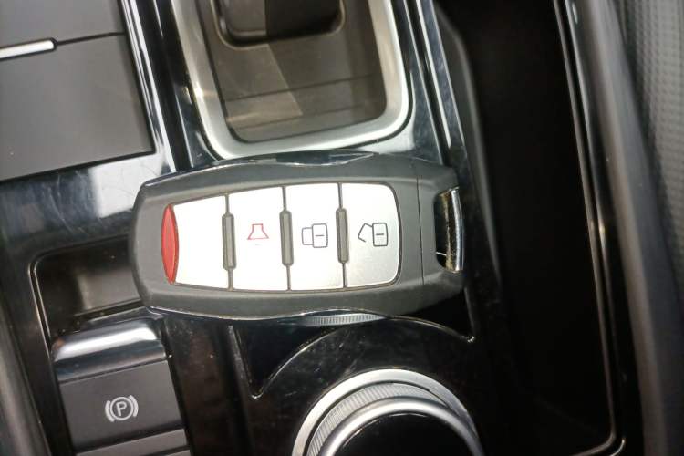 Used Great Wall Poer 2021 2.0T Commercial Version Automatic Diesel Two-Wheel Drive Elite Trim with Long Bed – GW4D20M Interior 1