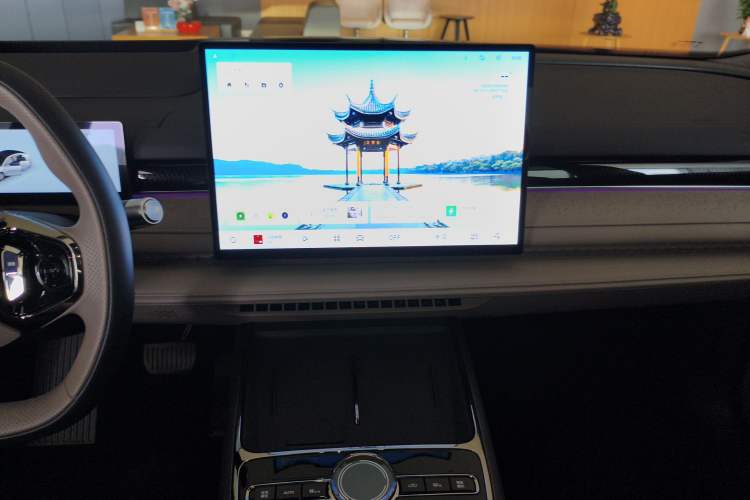 Used Geely Galaxy 8 2025 130km EM-P Starship Edition Audio And AC Panel