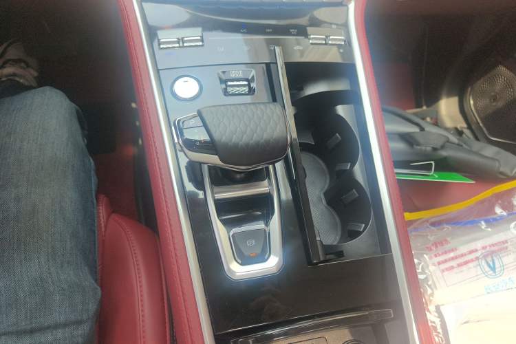 Used CHANGAN CS85 COUPE 2021 1.5T DCT Luxury Edition Gear Lever