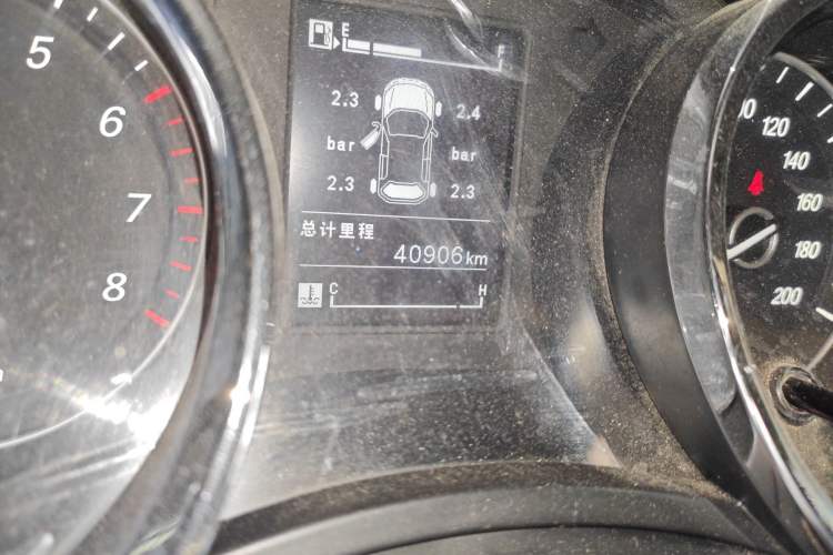 Used Wuling Hongguang 2016 1.5L S1 Deluxe Model China V-standard Odometer Close Up