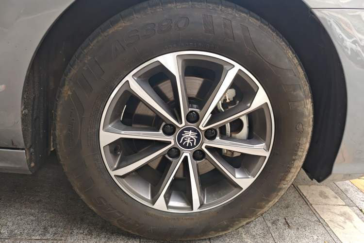 Used BYD Qin PLUS 2024 HONOR Edition DM-i 55KM Leading Model Right Front Wheel Hub