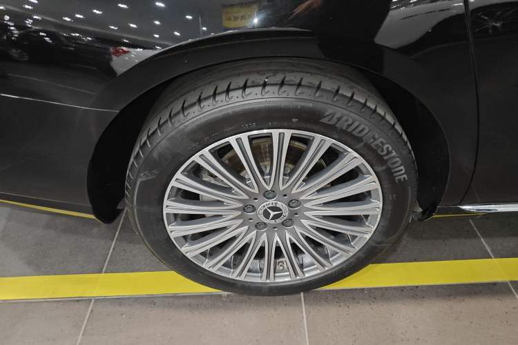 Used Mercedes-Benz E-Class 2023 Facelift E 260 L
