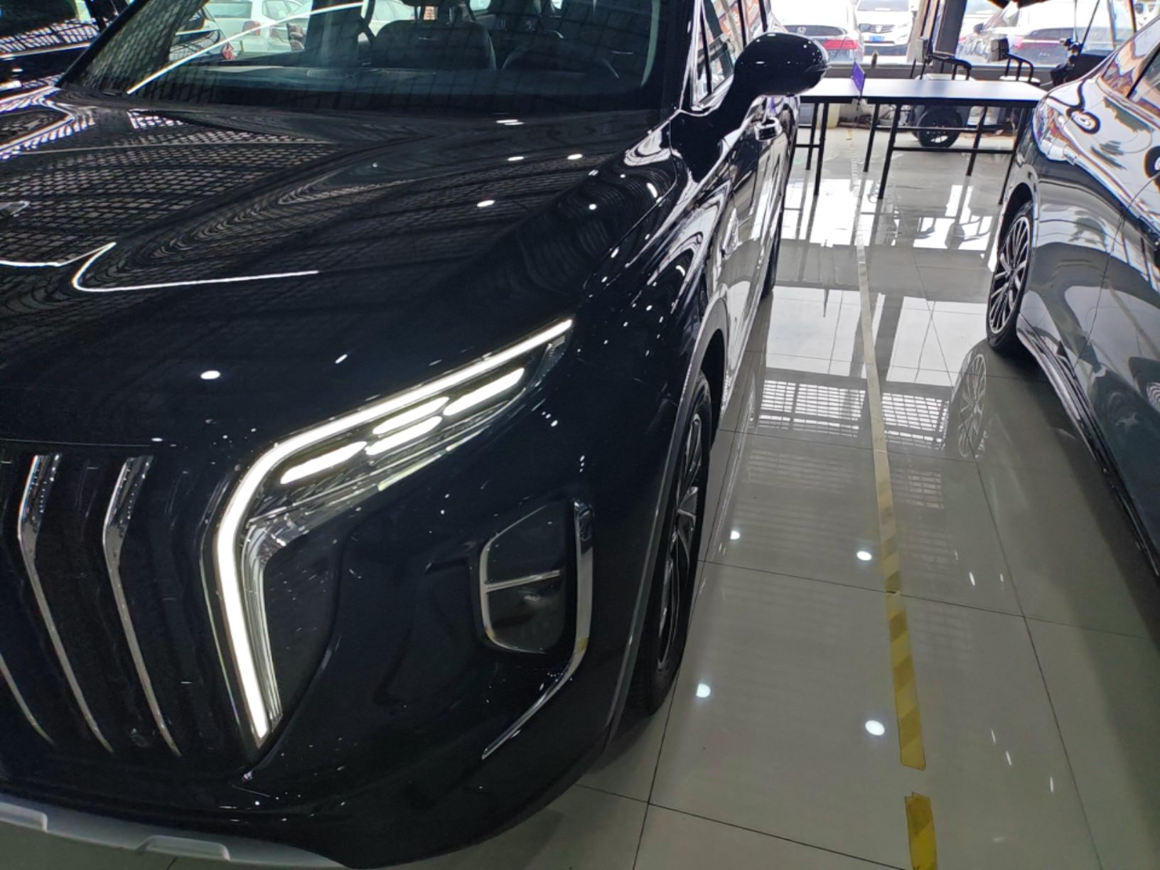 Hongqi HS7 PHEV 2024 2.0T PHEV Four-Wheel Drive Flagship Edition 6 Seats — снимка 8