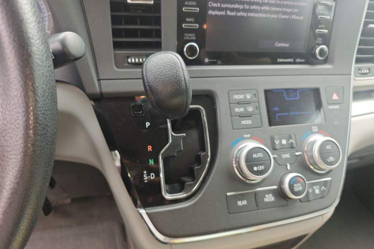 Used Toyota SIENNA 
