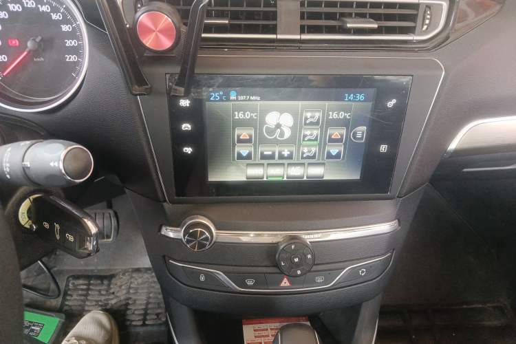 Used Peugeot 408 2016 1.6T Automatic Luxury Edition Audio And AC Panel