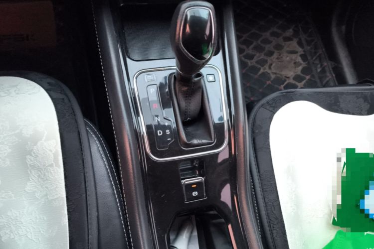 Used Dongfeng Fengon 580 2016 Revised Version 1.5T CVT Comfort Edition Gear Lever