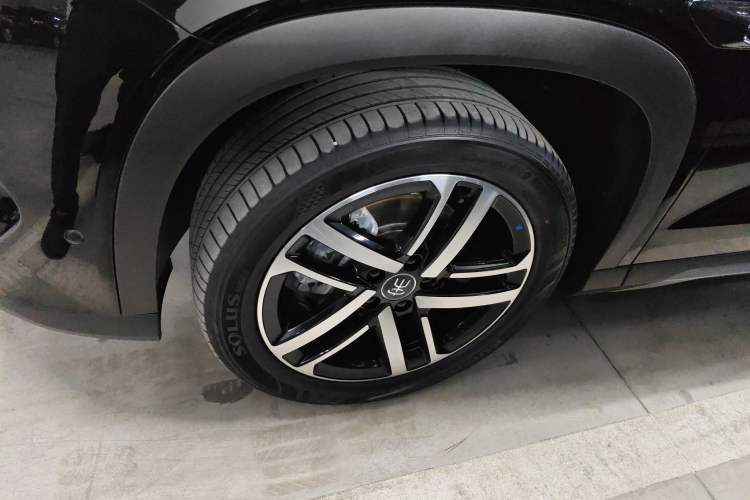 Used BYD Song L DM-i 2025 Intelligent Driving Version 112 km Leading Trim Left Front Wheel Hub