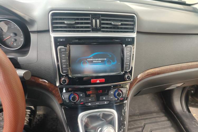 Used Haval H6 2013 Sport Edition 1.5T Manual Two-Wheel Drive Prestige Model Audio And AC Panel
