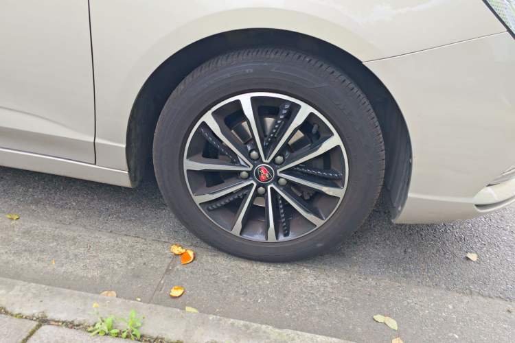 Used Roewe i5 2020 1.5L Manual 4G Connect Leehao Flagship Edition Right Front Wheel Hub
