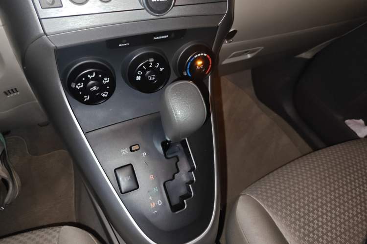 Used Toyota Verso 2014 Starlight 180E CVT Elite Edition Gear Lever