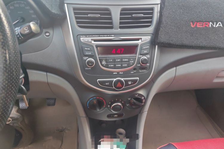 Used Hyundai Verna (older generation) 2010 Sedan 1.4L Manual Comfort GS Audio And AC Panel