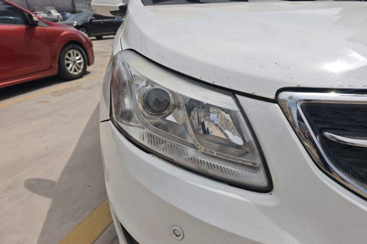 Used Chery E3 2015 1.5L Manual ZhiShang Model Right Front Headlight