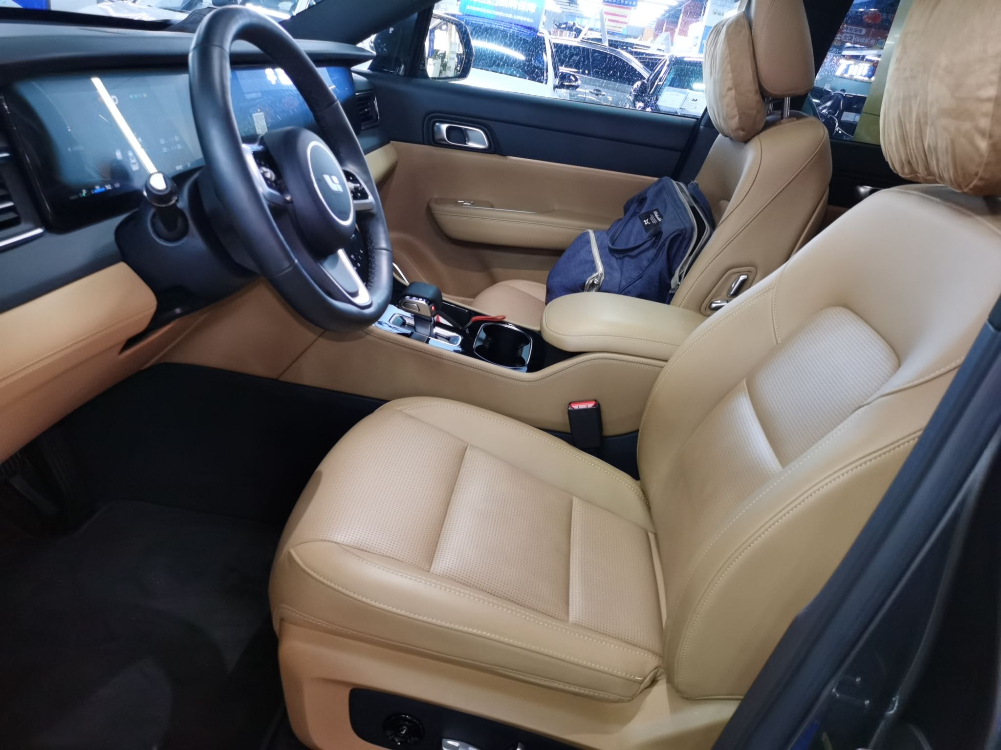 المقاعد الأمامية داخل السيارة